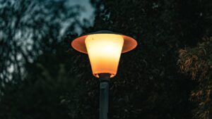 O istorie cu controverse a iluminatului public