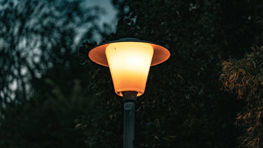 O istorie cu controverse a iluminatului public