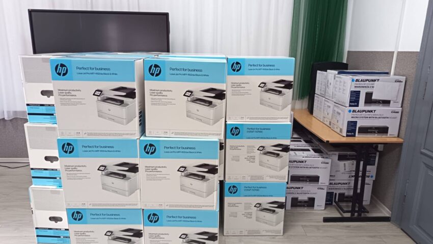 Școli și grădinițe din Sighet dotate cu mobilier și materiale didactice noi