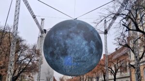 Museum of the Moon poate fi admirat deja pe strada Kogălniceanu