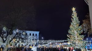 Municipiul Bistrița a intrat oficial în atmosfera sărbătorilor de iarnă