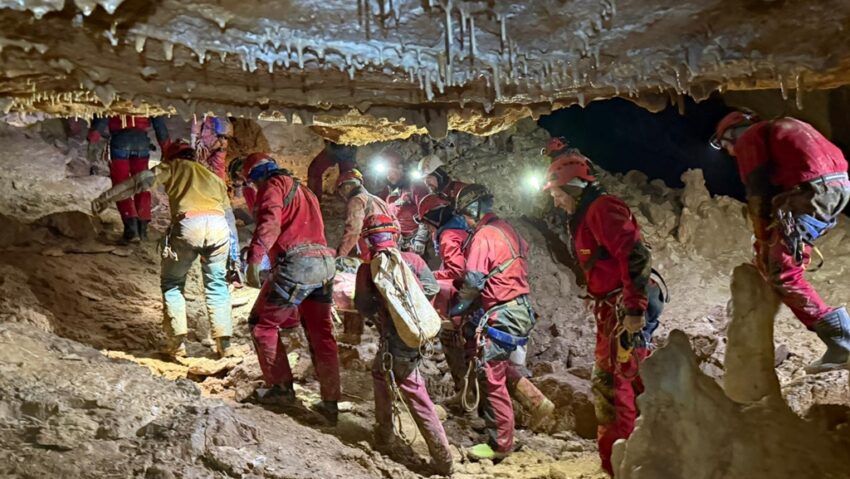Exercițiu Salvaspeo de amploare în Peștera Humpleu