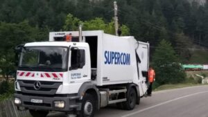 Zeci de comune au datorii de peste 3,5 milioane de lei la firma care colectează gunoiul