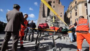 Muncitorul român prins sub dărâmături la Roma a decedat la spital