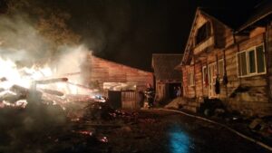 Incendiatorul unei case de vacanță, reținut pentru 24 de ore