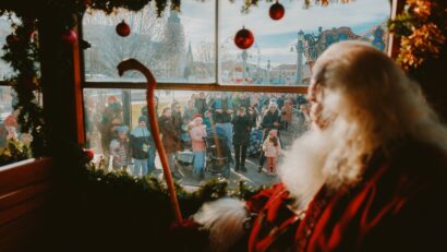 Moș Crăciun vine cu tramvaiul de epocă la Târgul de Crăciun