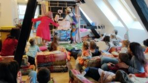 Marea petrecere a celor mici în noaptea dintre ani