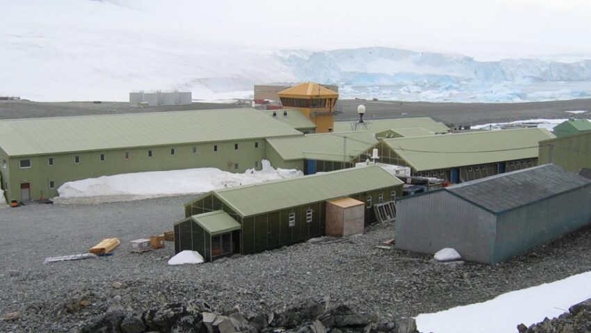 O cutie poștală regală ajunge în Antarctica