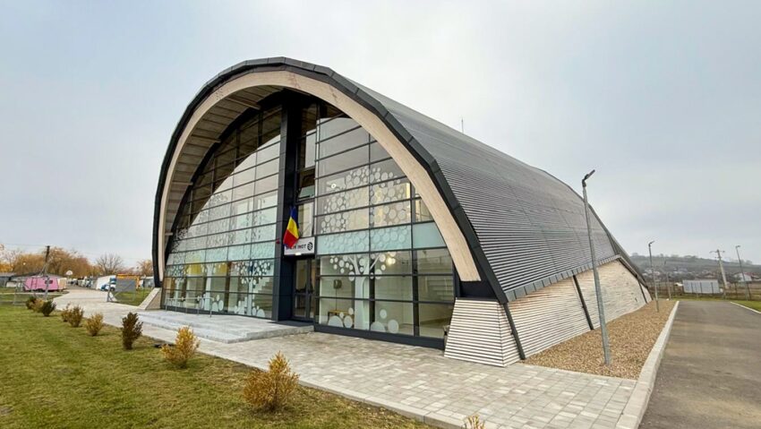 S-a inaugurat un bazin de înot didactic