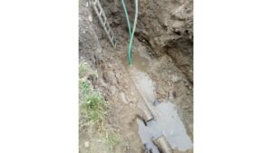 O conductă fisurată a lăsat un oraș fără apă