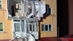 Balcon prăbușit după explozia buteliei de gaz: femeie cu arsuri pe 40% din corp