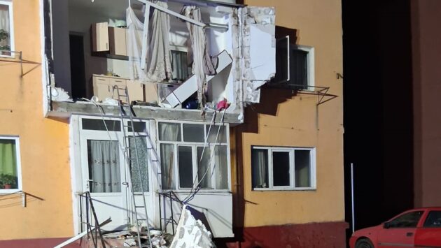 Balcon prăbușit după explozia buteliei de gaz: femeie cu arsuri pe 40% din corp