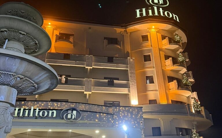 Tavanul piscinei unui hotel de cinci stele s-a prăbușit | UPDATE