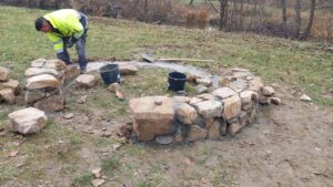 Picnic în siguranță pe malul râului