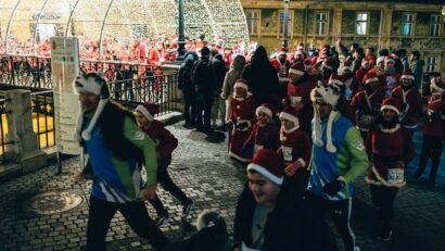 Marea Moșmondeală adună zeci de „Moși” la start