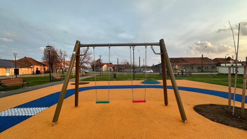 Se modernizează toate spațiile de joacă