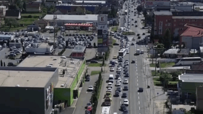 Orașul în care dacă mașinile ar fi aliniate bară la bară ar forma un șir de 234 de kilometri