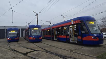 Nouă tramvaie moderne au ajuns la Oradea. Frânează singure și pot număra pasagerii