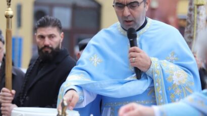 Preoții au sfințit Agheasma Mare și au binecuvântat credincioșii în ziua sărbătorii Bobotezei