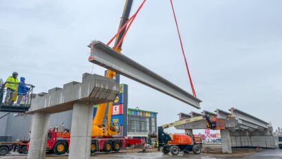 Se montează grinzile la Pasajul suprateran ERA, la ieșirea din Oradea spre Arad