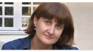 Scriitoarea Ana Maria Sandu: Cred în prieteniile improbabile în cărți și în viață