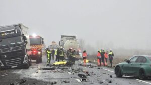 Cei trei supraviețuitori greci, în stare stabilă