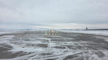 Întârzieri pe Aeroportul Sibiu din cauza ninsorilor
