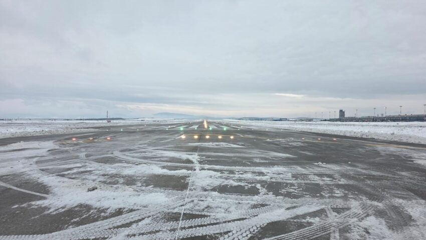 Întârzieri pe Aeroportul Sibiu din cauza ninsorilor