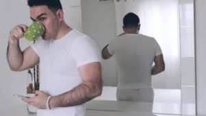 Chiar și singur acasă, rămâi un domn