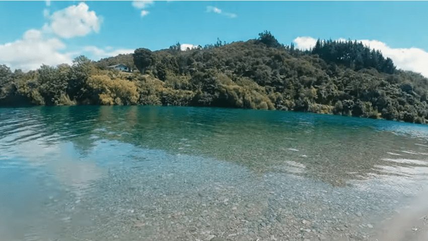 Cel mai limpede lac din lume, în pericol