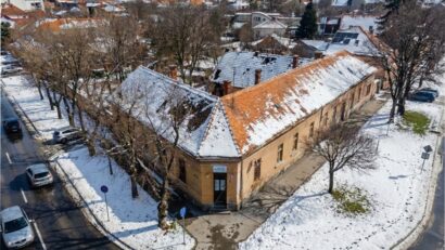 Clădire abandonată, transformată în centru public