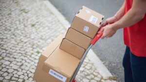 „Aveţi un colet la numărul dumneavoastră; alegeţi un locker” – înșelătorie prin SMS!