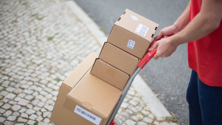 „Aveţi un colet la numărul dumneavoastră; alegeţi un locker” – înșelătorie prin SMS!