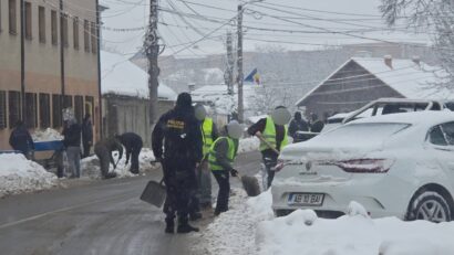 Deținuți de la Penitenciarul Aiud, mobilizați la deszăpezire