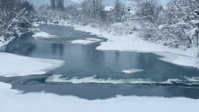 Gheața formată pe râurile din Maramureș provoacă probleme