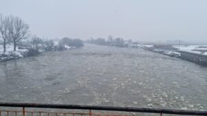 Risc ridicat de inundații pe mai multe râuri