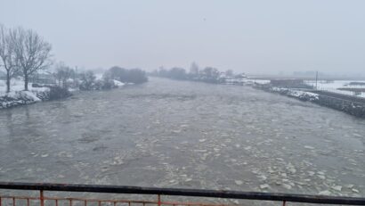 Risc ridicat de inundații pe mai multe râuri