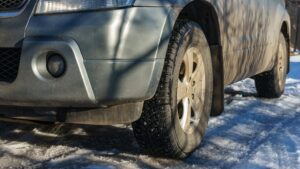 Spălăm sau nu mașina iarna?