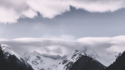 Atenție! Risc însemnat de avalanșe la munte