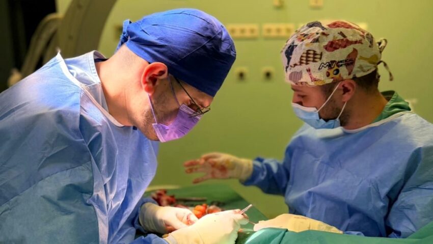 Caz medical rar: adolescent operat pentru o fractură gravă la încheietura mâinii | FOTO