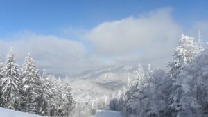 Salvamontiști loviți pe pârtie, la Predeal