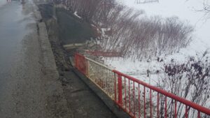 Grinda podului peste râul Vișeu a cedat. Circulația pe DJ 188 este închisă