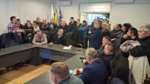 VIDEO | Oameni revoltați și proteste la ședința Consiliului Local Baciu