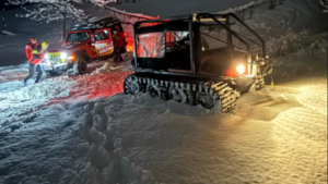 Salvat de ”șenilată” dintre nămeți