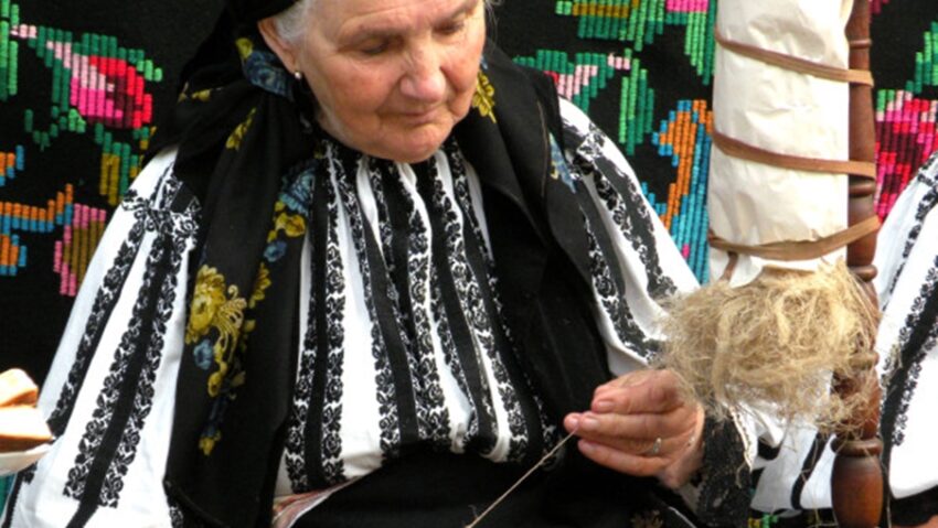 Înțelepciunea bătrânilor: zicători care încă ne ghidează