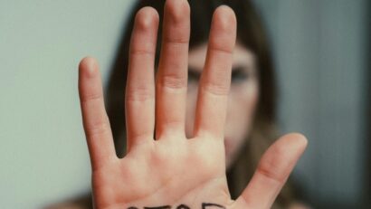 Femicidul și violența împotriva femeilor, acum reglementate și în România