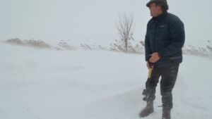 Haos în Alba din cauza vremii extreme: drumuri blocate și localități fără curent și apă!