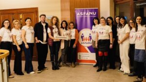 Familia (numeroasă) în prim plan