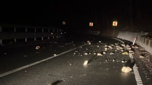 Căderi de pietre în Pasul Gutâi. Trafic dirijat temporar