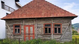 O construcție rară îmbogățește patrimoniul Parcului Etnografic de la Cluj